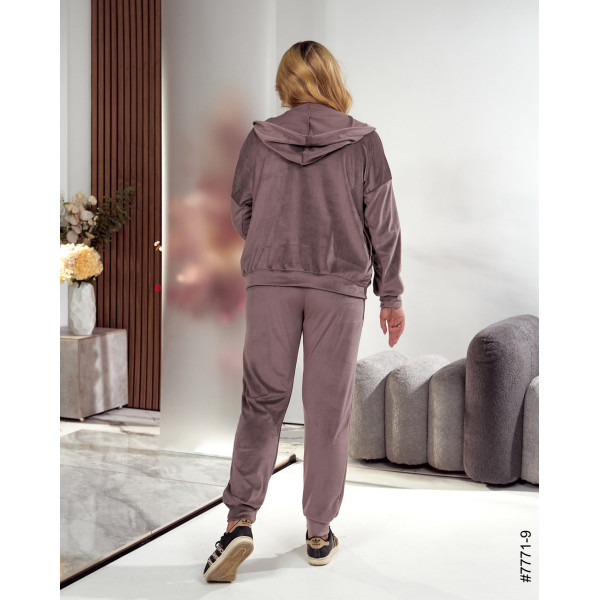 7771-9 Спортивний костюм жіночий велюр напівбатал (3 од: 48,50,52)