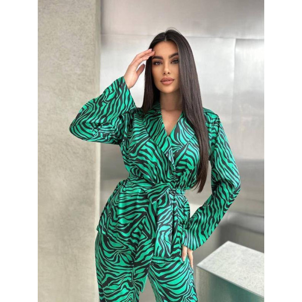 2527-7 зелений жіночий костюм (софт з принтом, 5 од. розміри норма: 42. 44. 46. 48. 50)