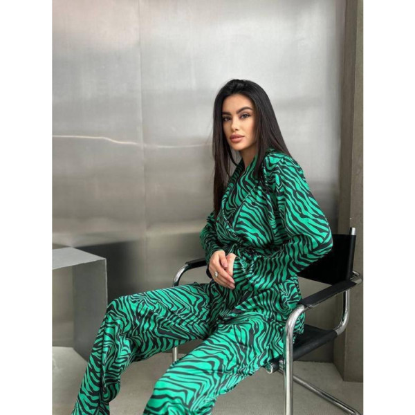 2527-7 зелений жіночий костюм (софт з принтом, 5 од. розміри норма: 42. 44. 46. 48. 50)