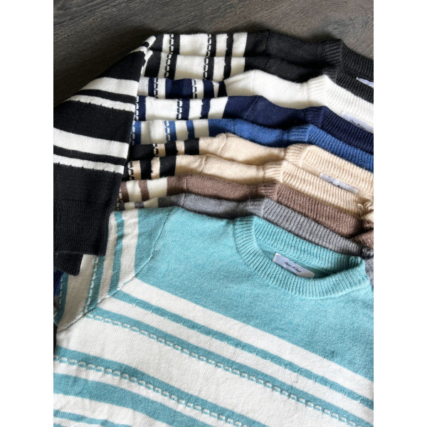 Жіночий светр з орнаментом в універсальному розмірі 46-52