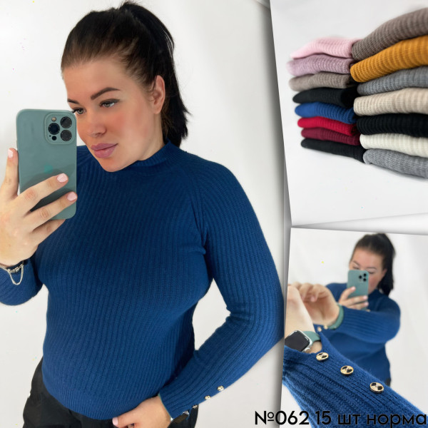 Щільний гольф з декором на рукаві універсальний розмір