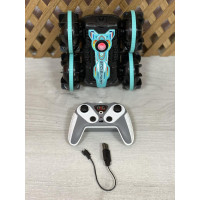 Радіокерований повнопривідний автомобіль для трюків з пультом