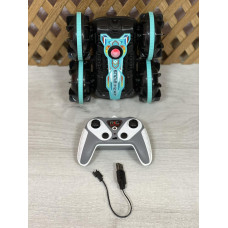 Радіокерований повнопривідний автомобіль для трюків з пультом