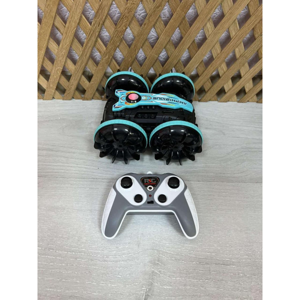 Радіокерований повнопривідний автомобіль для трюків з пультом