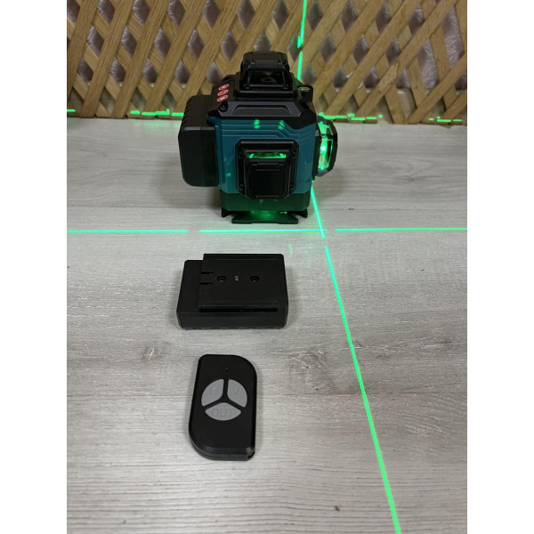 Лазерний рівень 4D з 2 акумуляторами у пластиковому кейсі