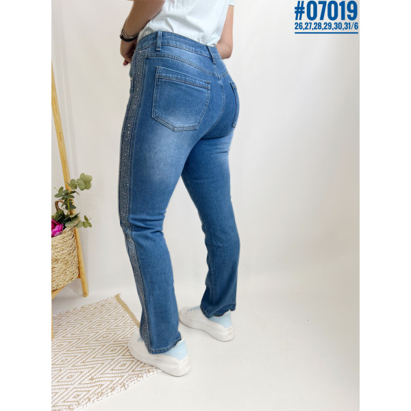 Жіночі джинси зі стразами розмірний ряд 26,27,28,29,30,31