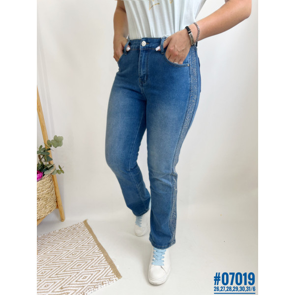 Жіночі джинси зі стразами розмірний ряд 26,27,28,29,30,31