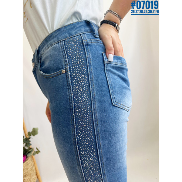 Жіночі джинси зі стразами розмірний ряд 26,27,28,29,30,31
