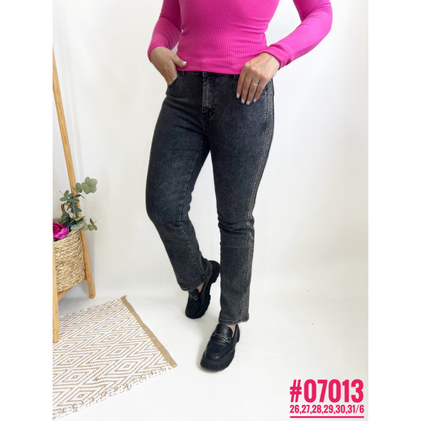 Жіночі джинси зі стразами розмірний ряд 26,27,28,29,30,31