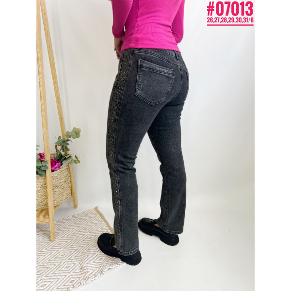 Жіночі джинси зі стразами розмірний ряд 26,27,28,29,30,31