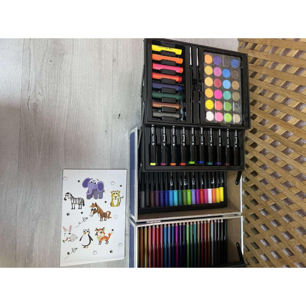 Набір для малювання 133 предметів в алюмінієвій валізі дитячий набір для творчості "Астронавт"