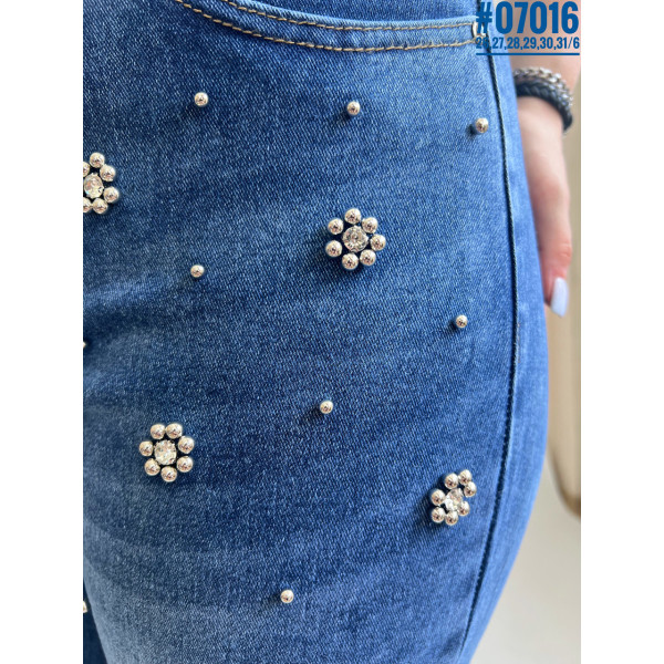 Жіночі джинси зі стразами та штучними перлинами розмірний ряд 26,27,28,29,30,31