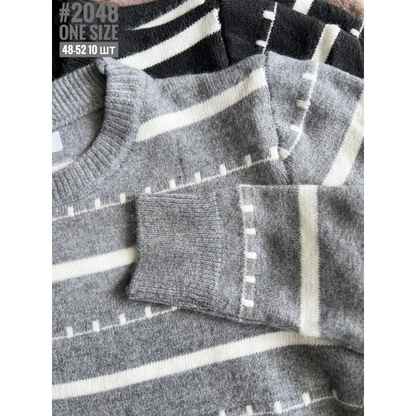 Жіночий светр з орнаментом в універсальному розмірі 46-52